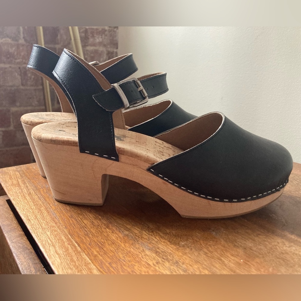 *SOLD* Novacas Pepper Clog from Moo Shoes - Vegan Leather